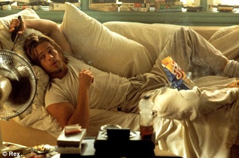 Brad Pitt interpretando a Floyd, uno de los mejores personajes de su destacada carrera.