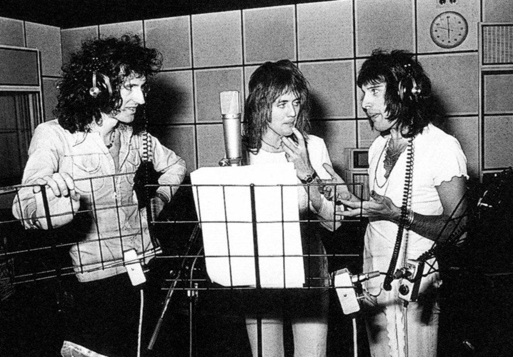 Queen in studio