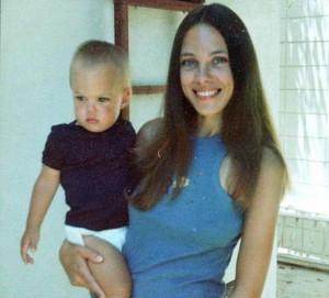 A young Angelina Jolie with her mother (1970s)