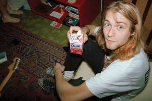 Kurt-Cobain-descansando-del-ensayo-600x400