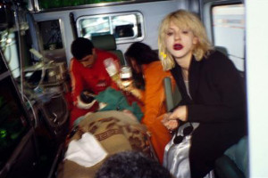 Paramedicos-auxiliando-a-Kurt-600x400