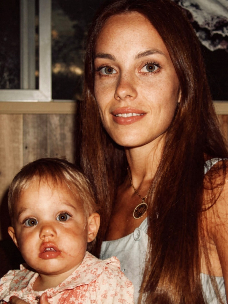 madre Angelina Jolie