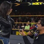 Luchador de NXT le propone matrimonio a su novia luego de ganar el título y el público enloquece