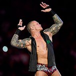Gran figura de la WWE y su familia causan furor en video de TikTok mostrando su lado más tierno