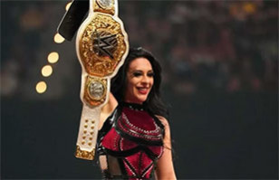 Stephanie Vaquer debuta en Wrestlemania defendiendo su t&iacute;tulo ante Liv Morgan