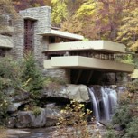 La increíble y polémica casa construida sobre una cascada: Es considerada la “más bella del mundo”