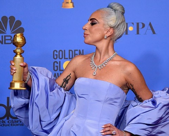 Gaga uso un collar de cinco millones de dólares