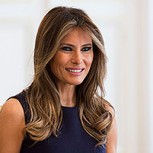 Melania Trump sorprende con ostentoso look en el Memorial Day de Estados Unidos