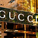 Gucci lanza polémicas y costosas medias de mujer con hoyos y se agotan