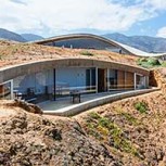 New York Times destaca lujosa y particular casa que se vende en Chile: Tiene forma de olas