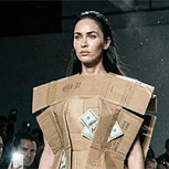 Balenciaga vuelve a generar polémica con vestido de ultra lujo y que está hecho de “cartón”