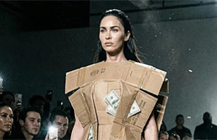 Balenciaga vuelve a generar pol&eacute;mica con vestido de ultra lujo y que est&aacute; hecho de &ldquo;cart&oacute;n&rdquo;