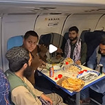 Influencer peruano muestra cómo es una cena de lujo en Afganistán