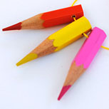 Reciclando lápices de colores para hacer collares
