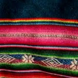 El aguayo: belleza y utilidad hecha a mano en Bolivia