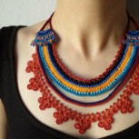 Bellas creaciones con fibras y cuentas inspiradas en las artes tradicionales turcas