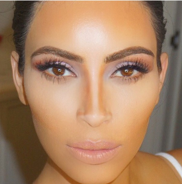 Kim Kardashian revela sus secretos de maquillaje: ¿Cómo logra una nariz  diminuta y respingada? - Guioteca