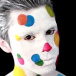 Chileno realiza maquillaje inspirado en Yayoi Kusama