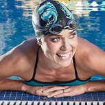 Nadadora olímpica testea maquillaje a prueba de agua: ¿Logran pasar la prueba estos productos?