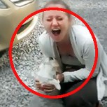 Perro se desmaya de la emoción al ver su dueña después de dos años: Video increíble