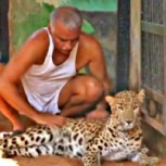 ¿Tener de mascotas a los animales más peligrosos del mundo? Hombre vive con hienas, leopardos y cocodrilos