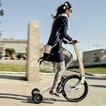 Halfbike: la adaptación minimalista de una bicicleta en que se viaja parado