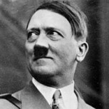 ¿Por qué Adolf Hitler usaba su famoso bigote recortado?