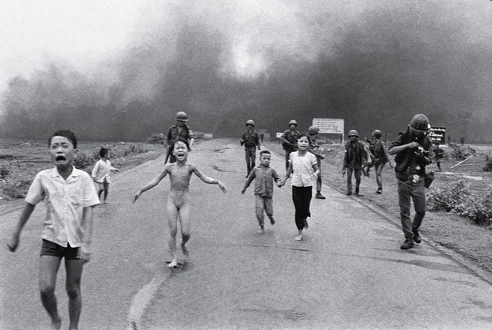 La icónica e impactante fotografía tomada por el corresponsal de guerra Nick Ut  en la aldea de Trang Bang el 8 de junio de 1972.