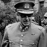 La historia tras la famosa foto de Augusto Pinochet con lentes negros que dio la vuelta al mundo