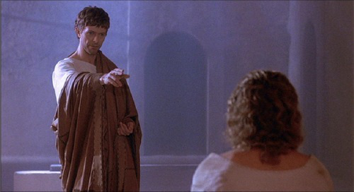 El cantante y actor David Bowie encarnando a Poncio Pilato en la película "La Última Tentación de Cristo" (1988). 