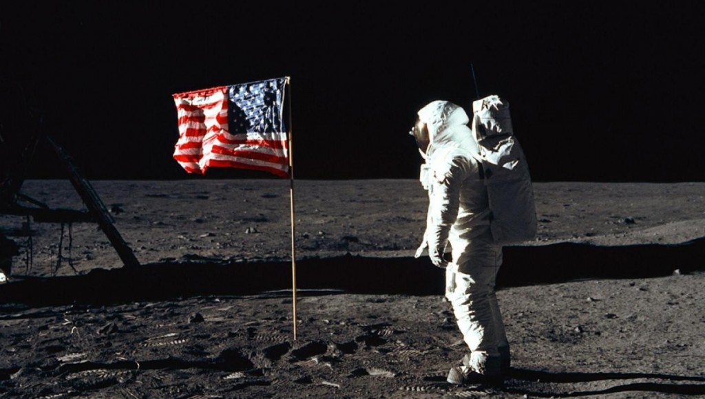 Apollo 11 Moon landing US flag salute_0