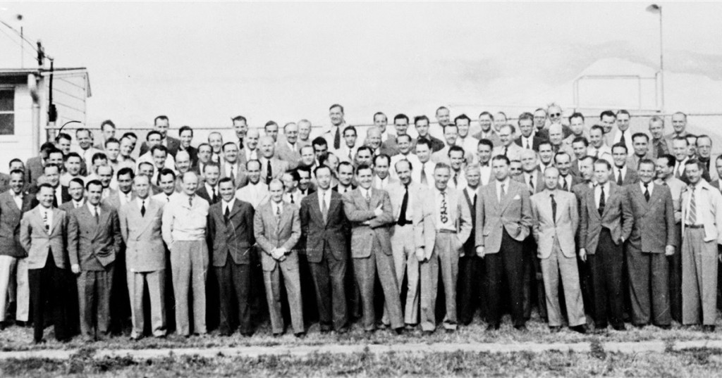 Científicos alemanes fotografiados en una de las instalaciones militares secretas de los Estados Unidos.