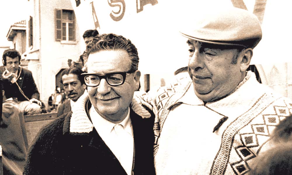 El Presidente Salvador Allende Gossens y el poeta Pablo Neruda, célebre militante comunista. 