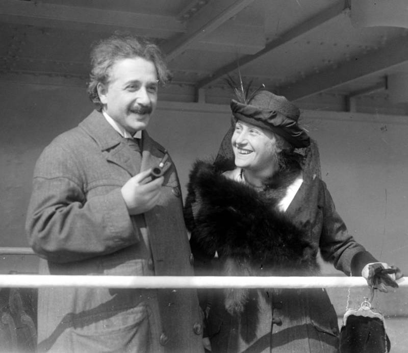 Albert Einstein y su segunda esposa, su prima Elsa Loewenthal.