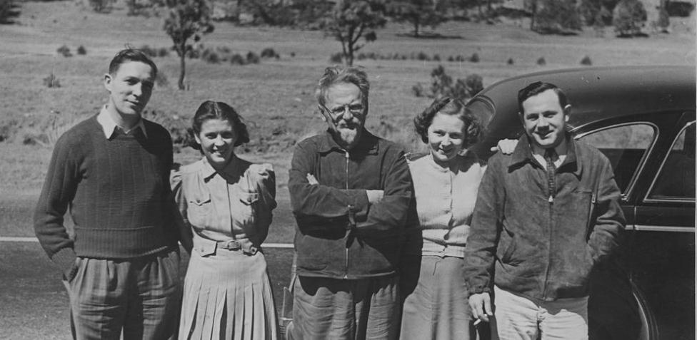León Trotski junto a unos amigos en su exilio mexicano.