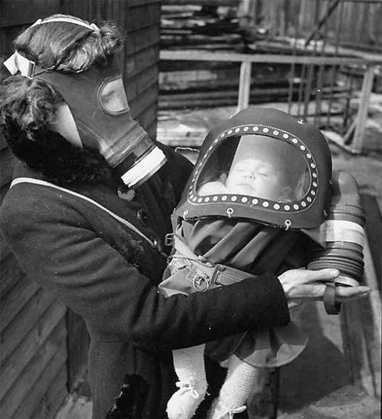 Infant gas mask in England , 1939