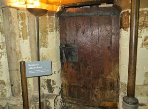 Portada-antigua-puerta-abadia-Westminster