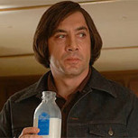 ¿Por qué los villanos del cine toman leche? La curiosa costumbre que despierta diversas teorías