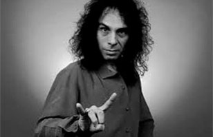 Ronnie James Dio y el gesto de la “mano cornuta”: ¿Satanismo o protección contra el mal de ojo?