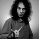 Ronnie James Dio y el gesto de la “mano cornuta”: ¿Satanismo o protección contra el mal de ojo?