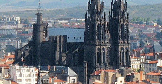 "Catedral negra" de Clermont-Ferrand: Vea fotos de la misteriosa e intimidante construcci&oacute;n