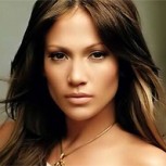 A sus 45 años, Jennifer Lopez provoca revuelo tras publicar foto en bikini