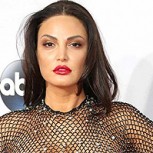 Cantante Bleona Qereti enmudeció a todos al llegar semidesnuda a los American Music Awards