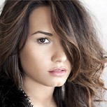 Demi Lovato posa sin ropa, sin maquillaje y sin retoques para revista