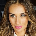 Carolina de Moras vuelve a impactar en alfombra roja de los Grammy