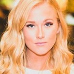 Vesta Lugg sumó elogios por colorido bikini que lució en Aruba