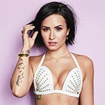 Demi Lovato aparece con un destapado traje que deja en evidencia sus 7 kilos menos