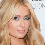 Paris Hilton sorprende con un vestido de mariposa en el festival de moda