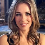 Elizabeth Hurley luce mejor que nunca en bikini a sus 52 años