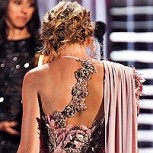 Taylor Swift dejó atónitos a todos en la alfombra roja de los Billboard Awards 2018 con vestido Versace